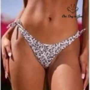 Parte inferior de bikini RVCA Animal Instinct francesa con corbata lateral talla XS - Imagen 1 de 5