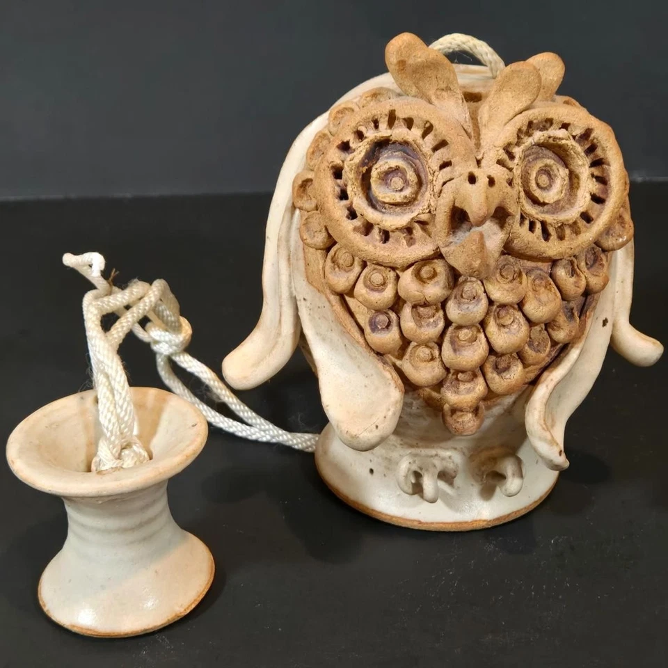 Vintage Artesanal Estúdio Arte Cerâmica Terracota Coruja Pendurado JARDIM VENTO CARRILHÃO SINO - Imagem 1 de 4