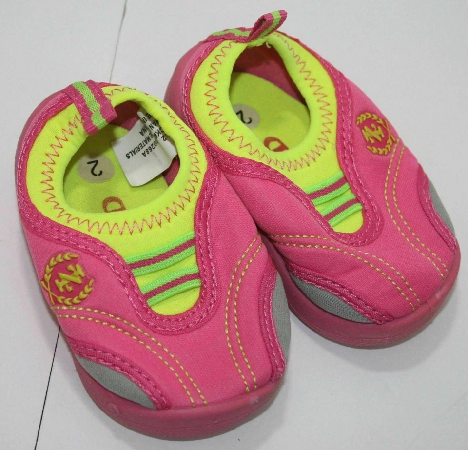 Zapatos sin cordones Izod para niñas - Tenis elásticos rosas y amarillos - Niño pequeño talla 2 - Usados en excelente estado Foto 1 de 4