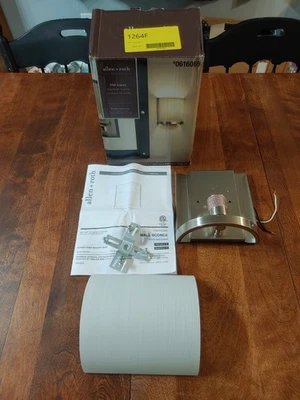 Luz de tocador Allen+Roth 6,5", níquel cepillado Foto 1 de 4