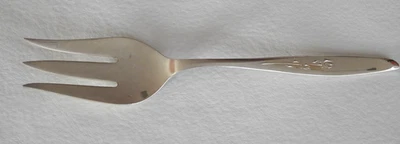 Винтажная вилка для холодного мяса из стерлингового серебра Chapel Rose от Gorham 8,5 дюйма - Изображение 1 из 4