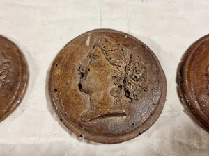 (2) Plaster ?The objects are likely from the 19th century and of French origin - Picture 1 of 3