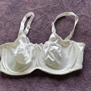 Bali #3802 Underwire White No Padding Soft Cup Bra 36C - Picture 1 of 3