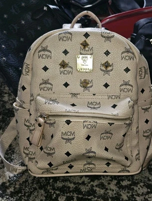 Mini mochila de cuero de lujo MCM, ligeramente usada Foto 1 de 3