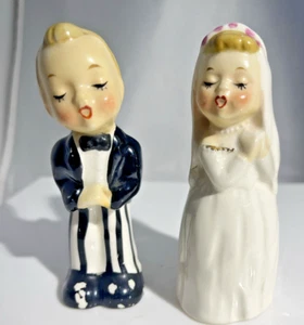 Salero y pimentero vintage coleccionable besando novia y novio 4 pulgadas defectuoso - Imagen 1 de 8
