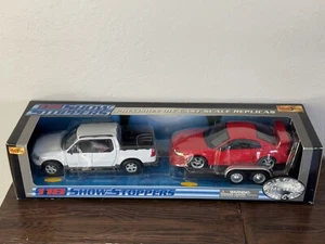 Maisto Ford Explorer Sport Trac & 2000 SVT Mustang Cobra R on Trailer 1:18 Scale - Picture 1 of 4