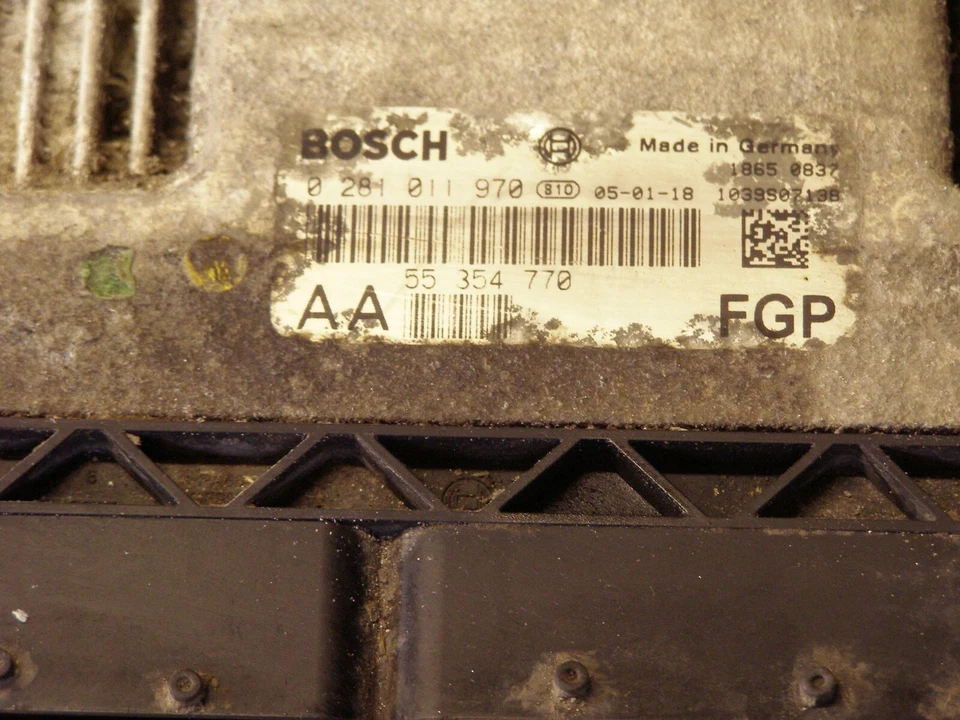 SAAB 9-3 DIESEL ECU 0 281 011 970 - Immagine 1 di 1