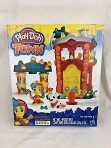 Juego Estación de Bomberos Play-Doh Town Firehouse Molding Compuesto 4 Latas Hasbro NUEVO - Imagen 1 de 7