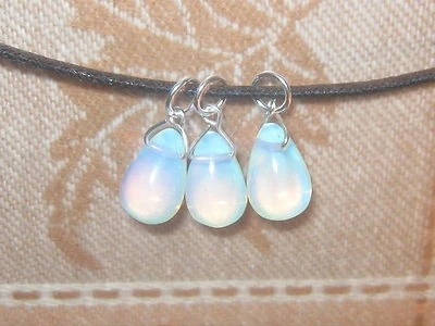 HANDMADE SILVER OPALITE TRIPLE TEARDROP MOONSTONE GLASS PENDANT CHARMS NECKLACE - Image 1 of 2