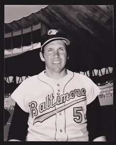 1971 Brooks Robinson ORIOLES UNSIGNED 8 x 10 ORIGINAL SNAPSHOT PHOTO #41 - Picture 1 of 1