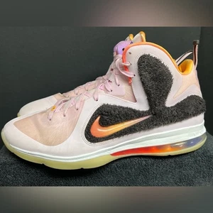 $230 LEBRON RETRO IX 9 REGAL ROSA TERCIOPELO MARRÓN BALONCESTO DJ3908-600 TALLA 14 - Imagen 1 de 11