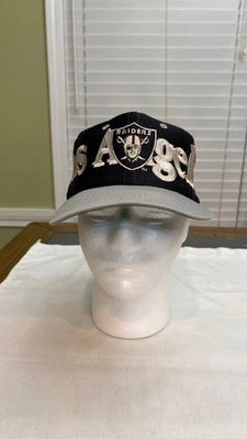 Gorra de colección de los Raiders de Los Ángeles Spellout grandes logotipos Snapback 7 años 90 NFL Foto 1 de 4