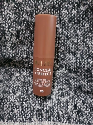 Milani Ocultar + Desenfoque Perfecto Tinte Piel Stick Tono 20 Contorno Profundo Foto 1 de 3