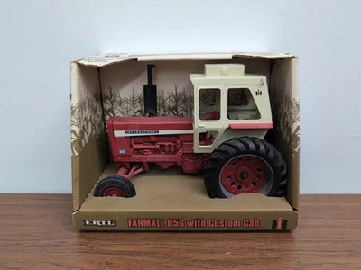 1/16 Ertl Toy International Harvester Farmall 856 Tractor w/ Cab 1997  - Image 1 of 4