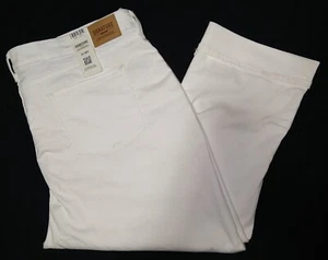 Levi's Signature Gold White Mid-Rise Capris Sz 24 NWT! NEW! - Picture 1 of 2