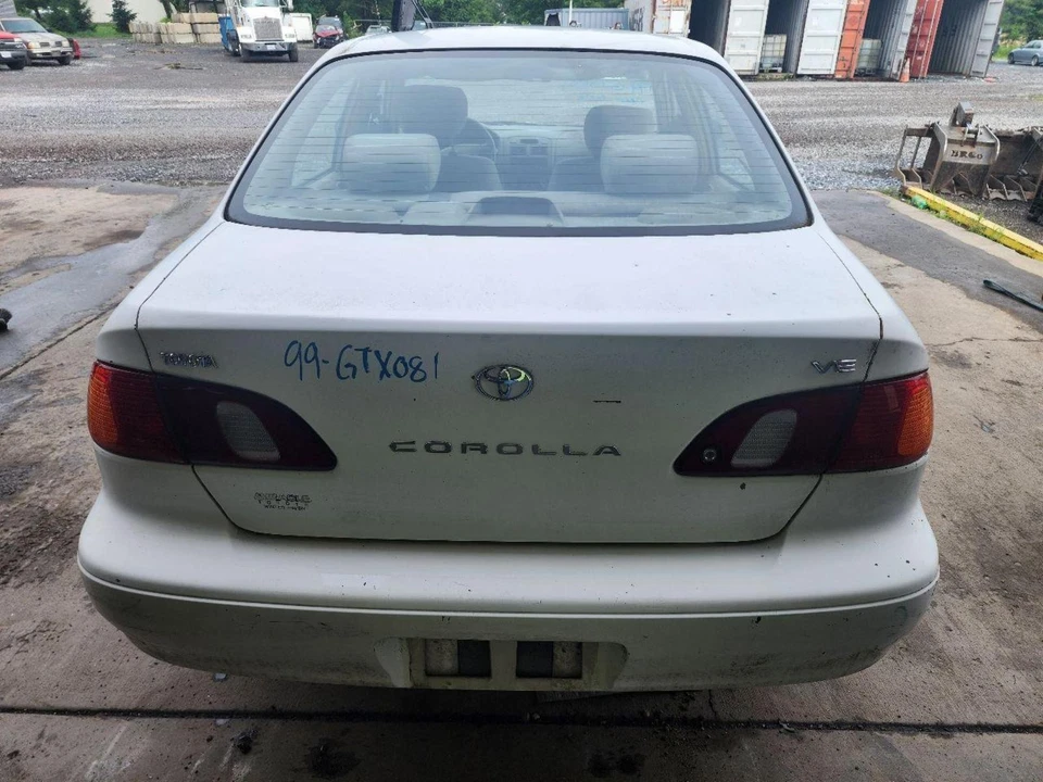 TOYOTA COROLLA R Taillight quarter panel mounted, R. 98 99 00 01 02 - Изображение 1 из 1