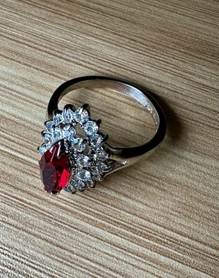 Park Lane Cocktail Ring Clear Faux Red Ruby  Oval Stone Silver Tone NOS size 10 - Изображение 1 из 4