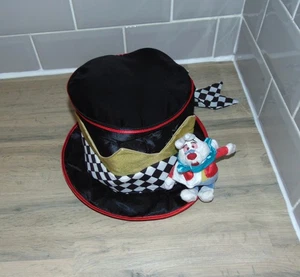 Alice in Wonderland - Disneyland Paris Queen Of Hearts with White Rabbit Top Hat - Foto 1 di 18