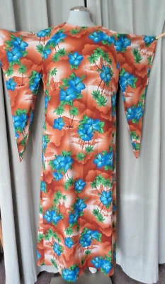 Vestido temático Hawaiian Hut Island anos 60 vintage Paradise Hawaii pake mu’u médio - Imagem 1 de 4