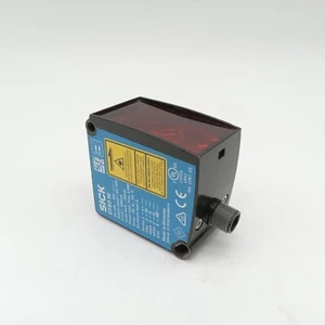 Sensor de distancia de rango medio SICK DT50-P2113 - Imagen 1 de 5
