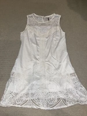 Mini Vestido de Verano SHEINSIDE US S Blanco Algodón Ojales Encaje Forrado Espalda Corredora Foto 1 de 2