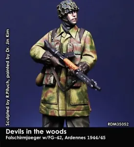 RADO MINIATURES RDM35052 WORLD WAR II DEVILS IN THE WOODS FALLSCHIRMJAGER - Picture 1 of 2
