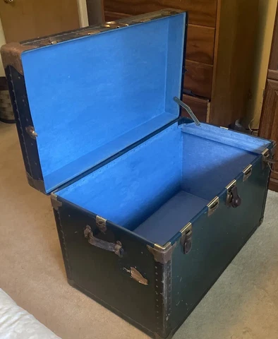 ANTIQUE STEAMER TRUNK L36”W20"H23" Dorm Storage Coffee Table Very Durable 44 Lbs Cover
