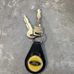 Leather Ford Key Chain Key Ring key Fob Accessory Blue Oval 1970's Vintage - Picture 1 of 3