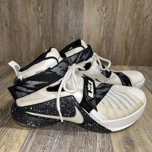 Nike Lebron Soldier 9 Men’s US Size 8 749490-110 Black White Basketball Shoes - Picture 1 of 14