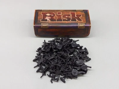 Hasbro 2015 Risk Replacement 60 piezas y caja de infantería del ejército negro/púrpura solamente Foto 1 de 4