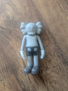 KAWS 20cm Figure Grey - Picture 1 of 2