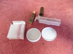 Vintage NEW Elizabeth Arden 1/2OZ Concealing cream Light & Lipstick moist - Picture 1 of 6