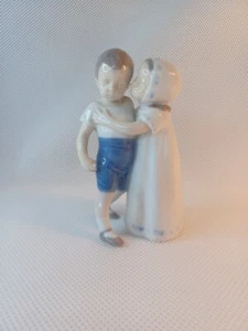 BING GRONDAHL ROYAL COPENHAGEN 1614 AMORE RIFIUTATO RAGAZZA CHE SI BACIA RAGAZZO ARTISTA FIRMATO - Foto 1 di 3