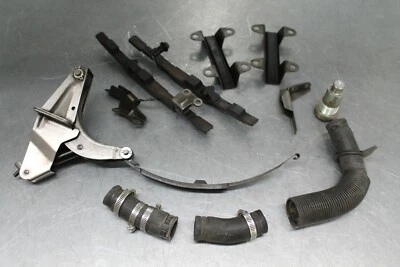 Bonito lote de piezas OEM 1982 Honda VF750C Magna OEM usado Foto 1 de 4