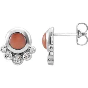 Pendientes de diamantes de coral rosa natural y 1/8 CTW en oro blanco de 14 K - Imagen 1 de 3