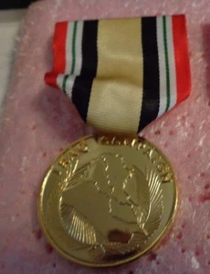 MEDAGLIA UNIFORME ABITO ANODIZZATO ESERCITO AMERICANO, USN, USAF, MEDAGLIA CAMPAGNA IRACHENA, - Foto 1 di 1