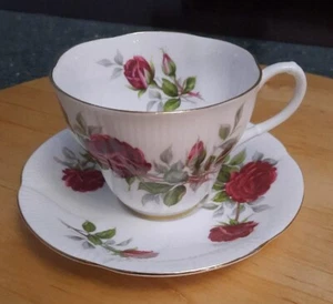 Teacup And Saucer Vintage Royal Albert Bone China England Royal Canadian - Bild 1 von 7