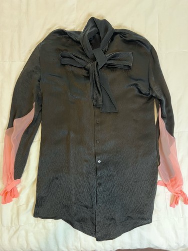 Abito Valentino nero con maniche trasparenti rosa