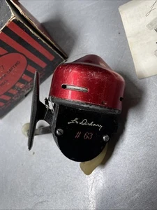 Vintage Rojo L.M. Carrete de pesca Dickson #63 A Spin Casting Japón - Imagen 1 de 6
