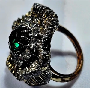 1950s-60s Vintage Ruffled Halo Cocktail Ring Emerald Glass w/ Rhinestones Sz 7 - Picture 1 of 23