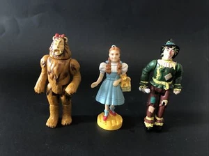 Vtg 80s 90s Lot 1988 1987 The Wizard Of Oz Toy Figures MGM PVC Lion Scarecrow - Picture 1 of 3