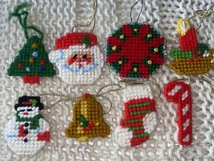 Árbol de ganchillo vintage (8) adornos navideños hechos a mano, muñeco de nieve, Santa, vela, - Imagen 1 de 4