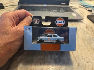 2025 M2 Machines Gulf Series 1970 Datsun 510 # WMTS19 Blue 🆕 - Bild 1 von 2