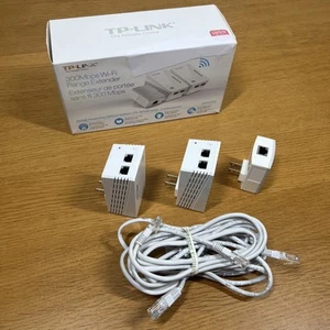 TP-LINK 300Mbps WI-FI RANGE EXTENDER AV500 POWERLINE EDITION TL-WPA4220 - Photo 1/17