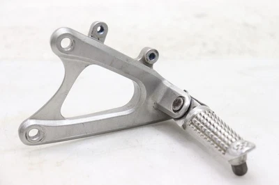 09-11 JUEGO TRASERO IZQUIERDO YAMAHA YZF R1 OEM ESTRIBA CONDUCTOR REPOSAPIÉS TOPE Foto 1 de 4