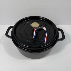 New Staub Cast Iron 4 Qt Dutch Oven Matte Black Gold Handle Cocotte 24cm - Picture 1 of 7