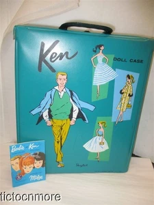 BAMBOLA BARBIE KEN CODA DI CAVALLO VINTAGE BAULE CUSTODIA TEAL CAMPUS HERO 1961 - Foto 1 di 9
