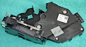 ATTUATORE SERRATURA PORTA POSTERIORE ORIGINALE LAND ROVER DEFENDER L663 110 LR147949 NUOVO IN SCATOLA - Foto 1 di 5