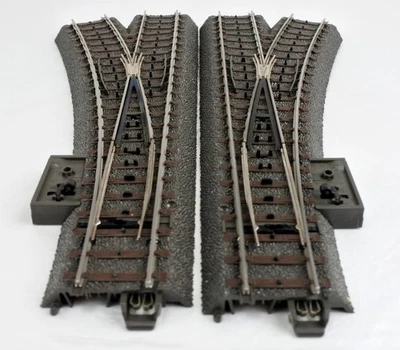 MARKLIN HO 24611/12  17-1/4" 24.3 DEGREE LEFT/RIGHT CURVED ELECTRIC SWITCH - Image 1 of 2