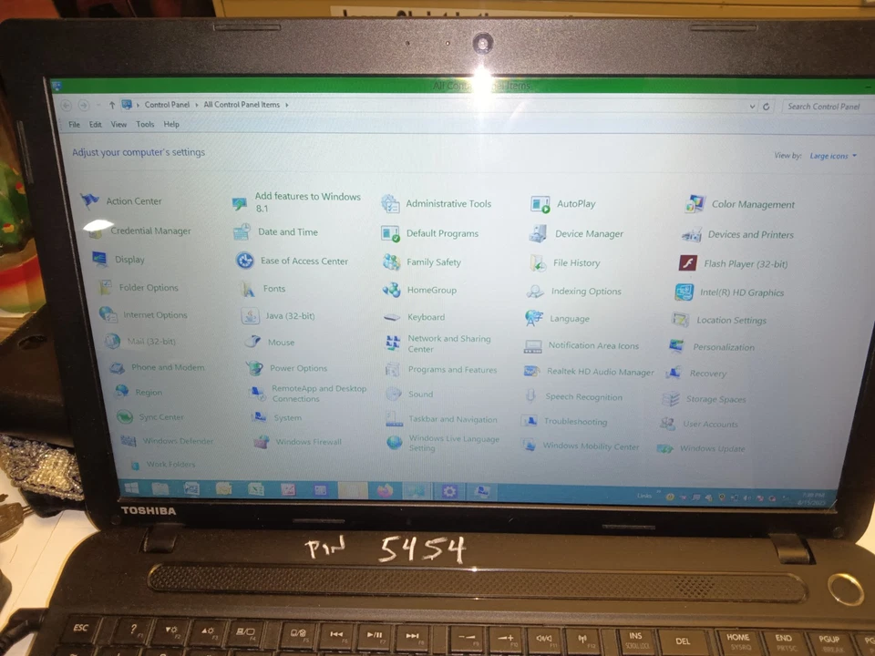 Toshiba Satellite C55-A5302 windows 8  - Image 1 of 3
